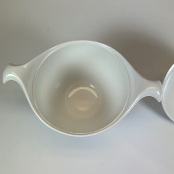 Vintage Midcentury Modern Melamine Sugar bowl with lid and Creamer - Picture 4 of 11